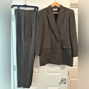 Giani sport, size 4, brown tweed, double breasted suit, jacket and pants lined